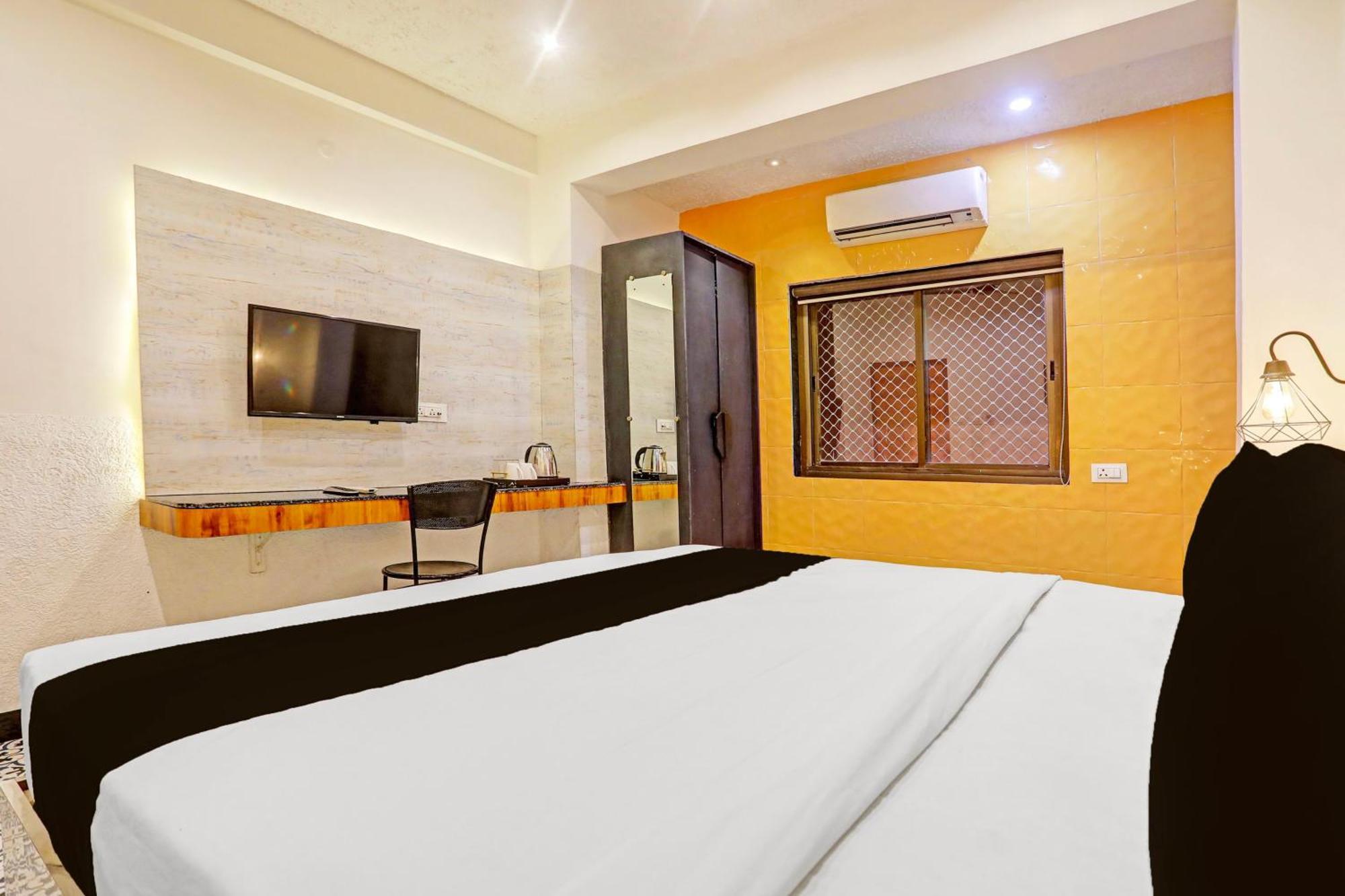 Super Townhouse Cantonment Varanasi Formerly Sarin Inn Exterior photo