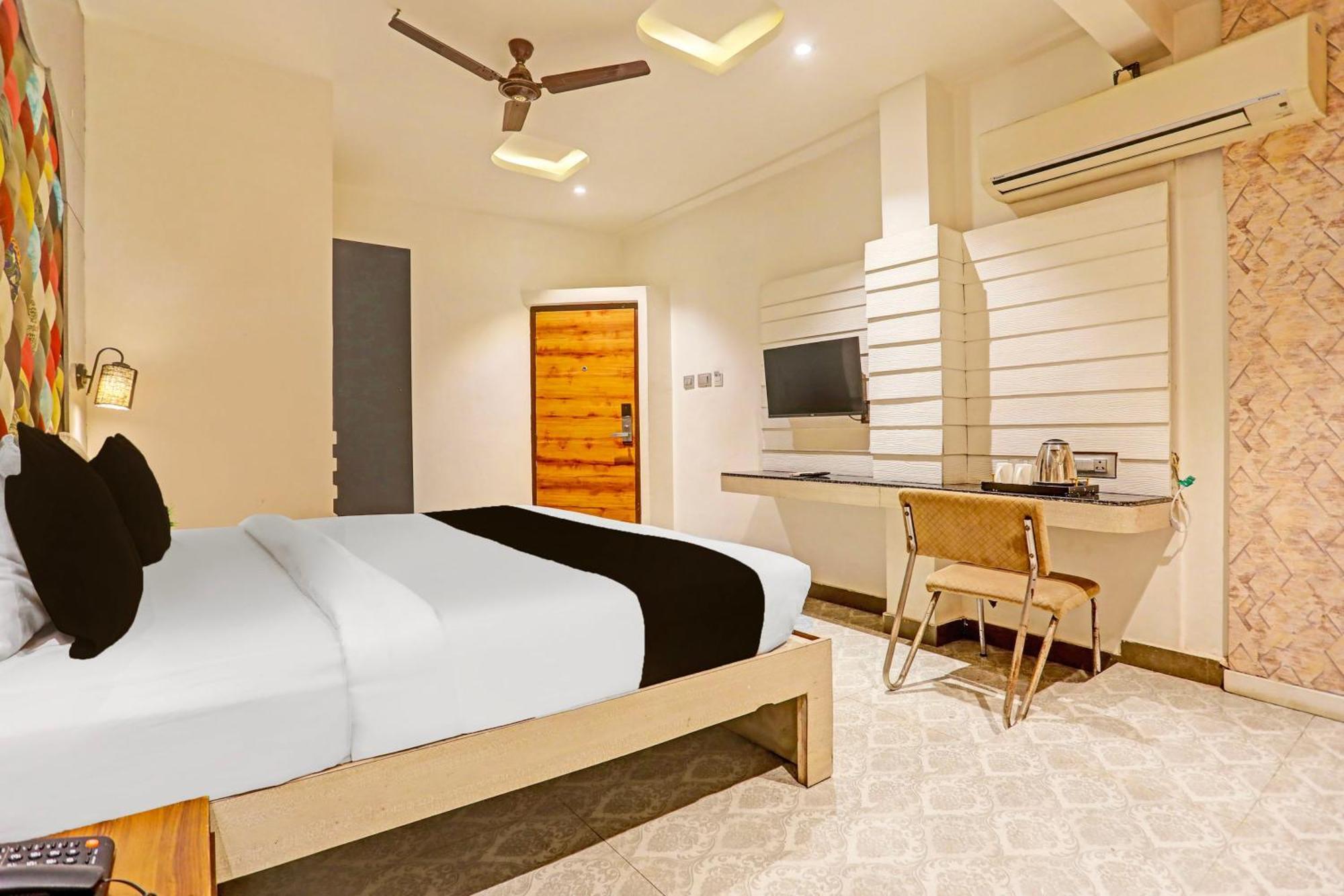 Super Townhouse Cantonment Varanasi Formerly Sarin Inn Exterior photo